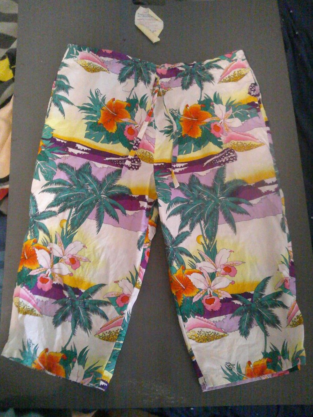 Womens Medium Woolrich Tropical Print Capri Pants-Good Condition